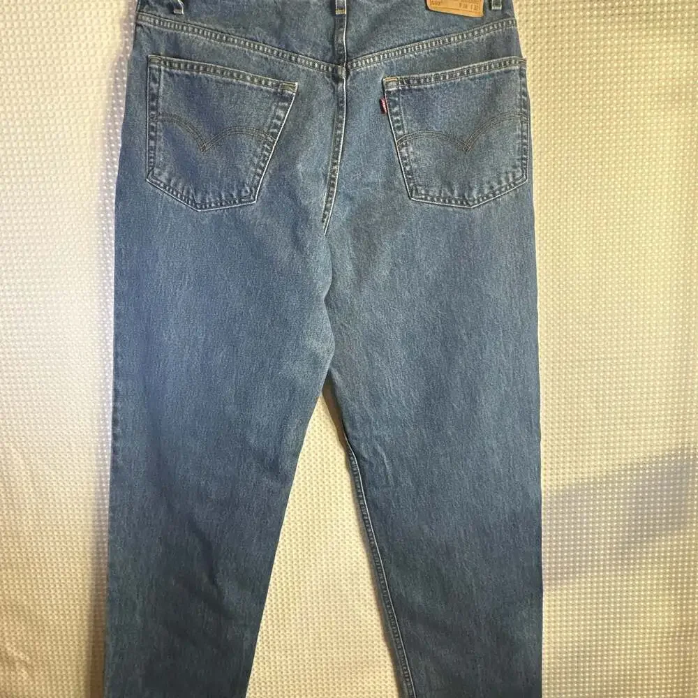 Levi's 550 Relaxed Fit Men's Jeans - Medium Stonewash